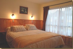 schlafzimmer mit Doppelnbett des Programs Apartment-  Spanischkurs